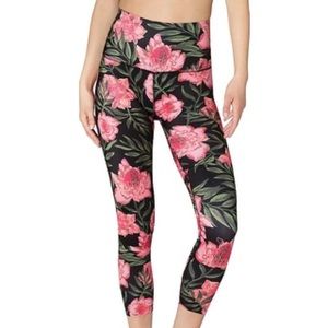 (NWT) Beyond Yoga High Waist Capri Legging